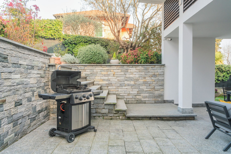 BBQ/picnic area, Villa Olivo With Garden & Pool, Como