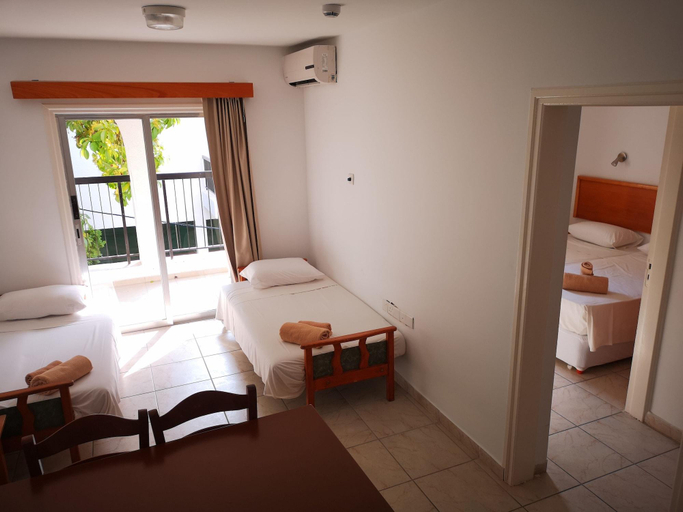 Bedroom 3, Summer's Hotel Apartments
