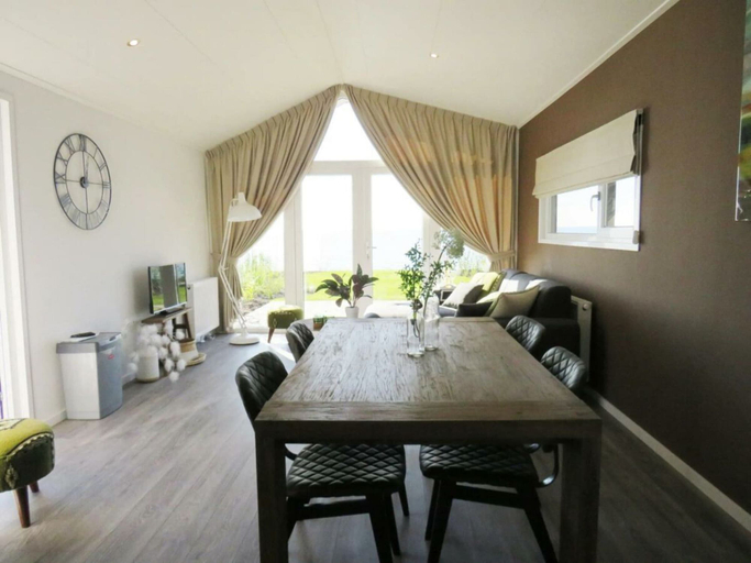 Dining, Pavilion Waterfront 4, Stede Broec