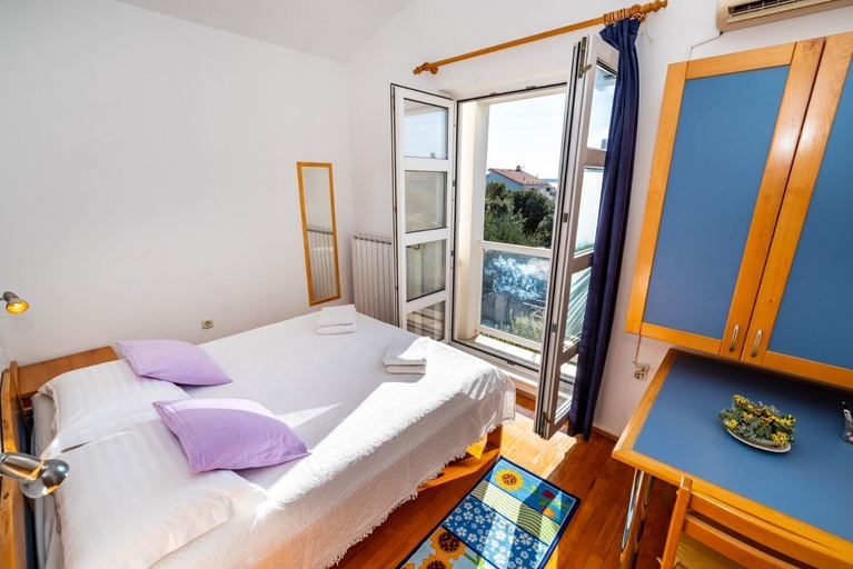 Room 2, Apartments Bari, Pag