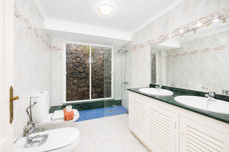 Bathroom, Villa Alisa, Las Palmas