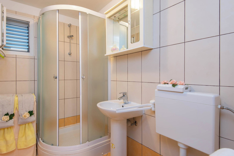 Bathroom 5, Apartments Lenka, Orebić