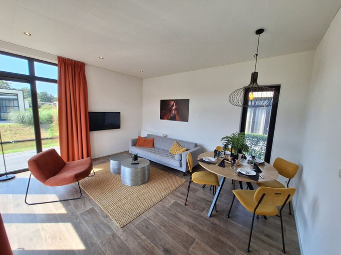 Others 4, Holiday Home in Velsen-zuid With Terrace, Velsen