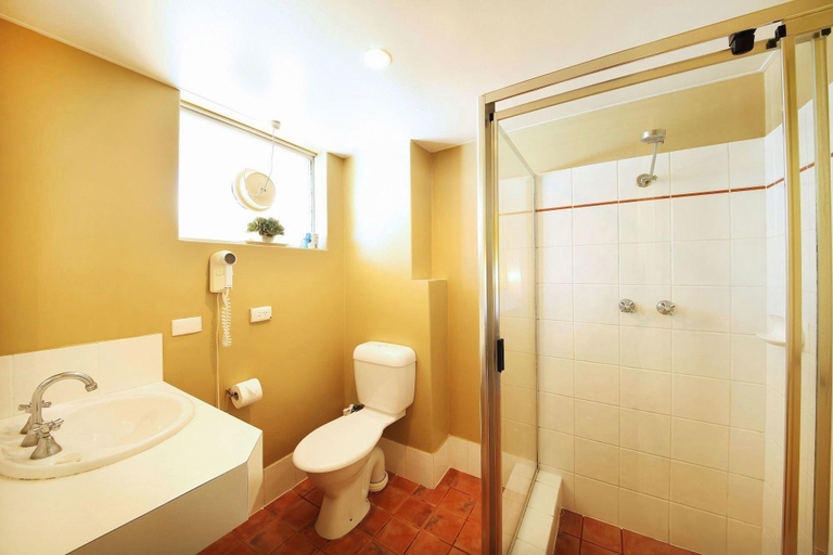 Bathroom 3, Lancelin Sands Hotel, Gingin