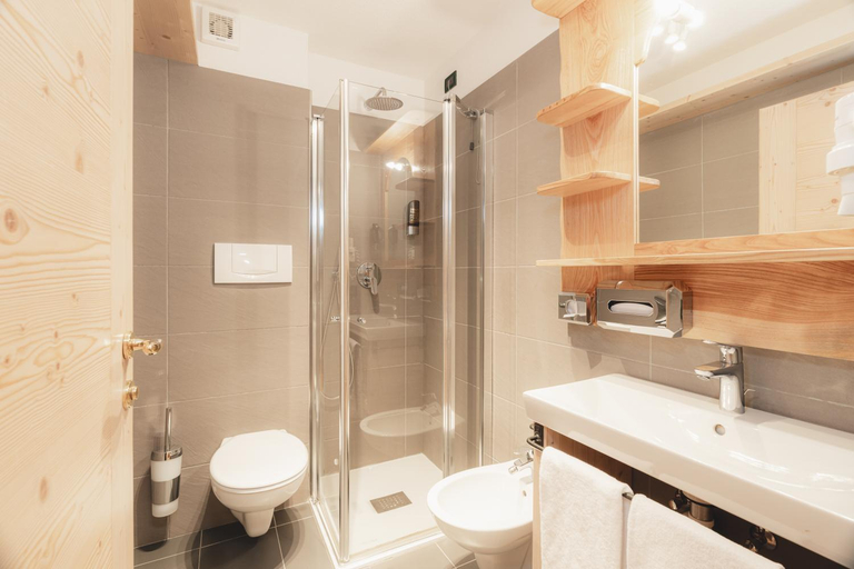 Bathroom 5, Hotel Selva, Trento