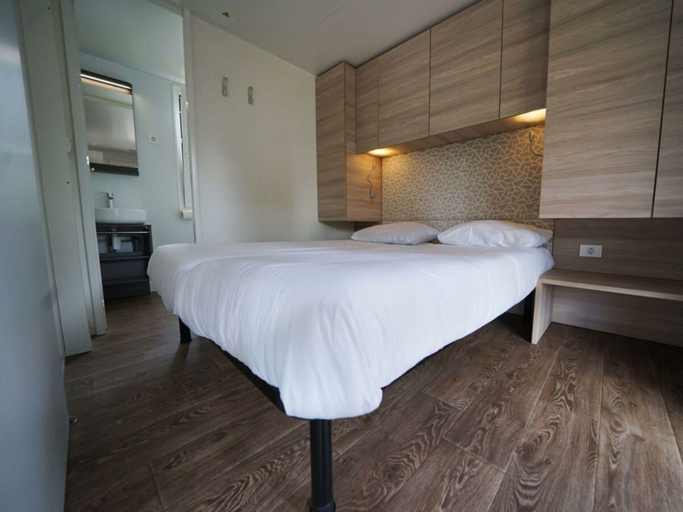 Room 2, Holiday Home in Arnhem With Terrace, Arnhem