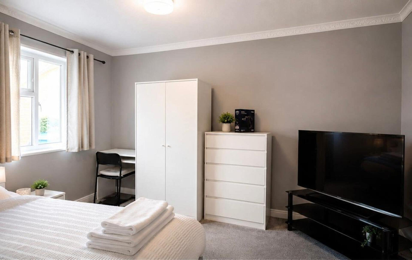 Room 2, Spacious 3-bed Family Home, Kent