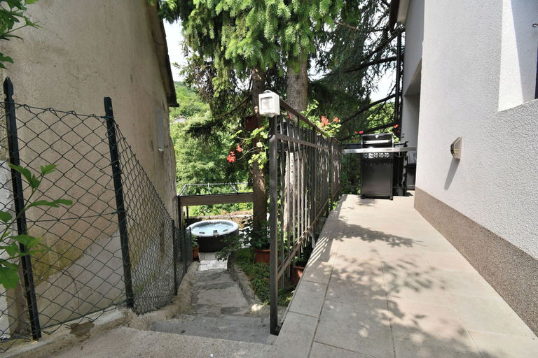 Courtyard 3, Apartment Bela, Matulji