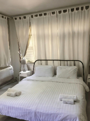 Bedroom 2, Many Trees, Sathorn