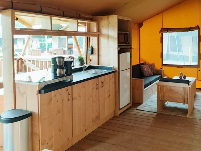 Private kitchen 3, Holiday Home in Noord-scharwoude With Wi-fi, Langedijk