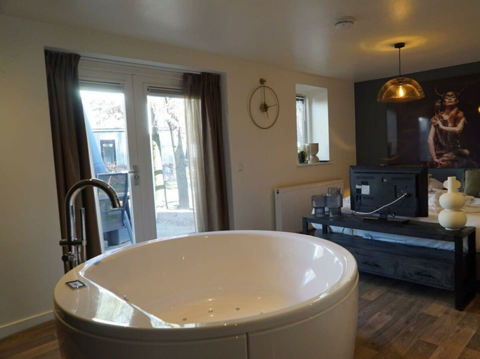 Bathroom 5, Comfort Room Deluxe 2, Ede