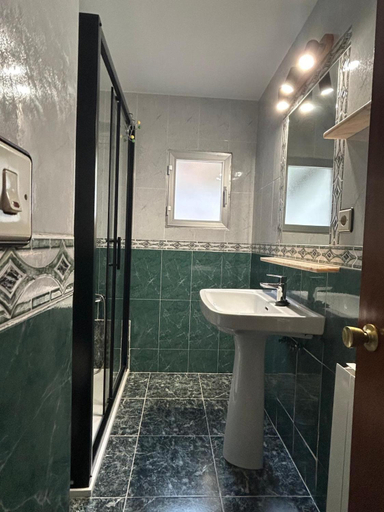 Bathroom 5, El Duje, Asturias