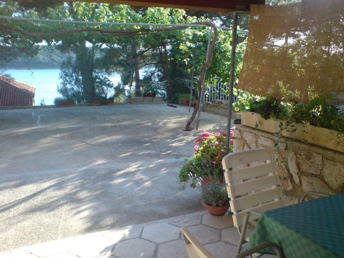 Courtyard 3, Apartments Pero, Mali Lošinj