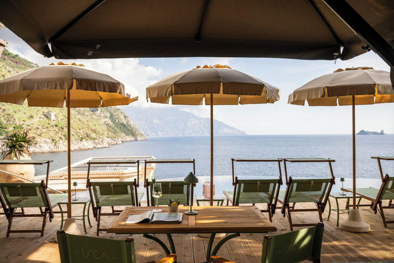 Outdoor dining 2, Isca Private Island, Napoli