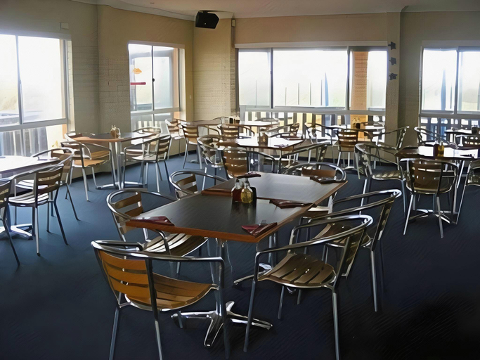Food & Drinks 4, Lancelin Sands Hotel, Gingin