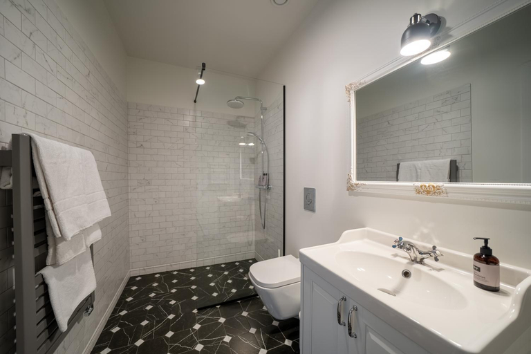 Bathroom 2, Hotel Stafholt, Borgarbyggð