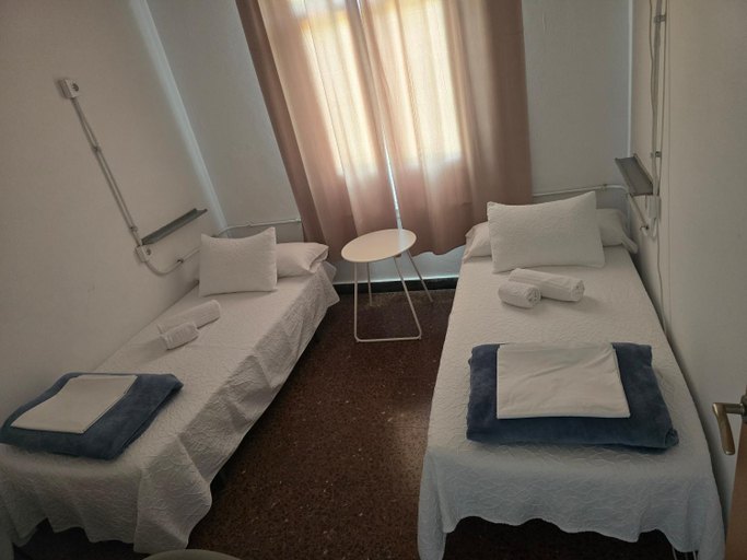 Bedroom 2, Albergue La Corona1, A Coruña