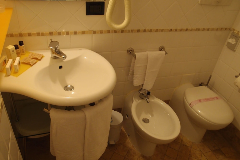 Bathroom 4, JR Resort Logos Forte dei Marmi, Lucca