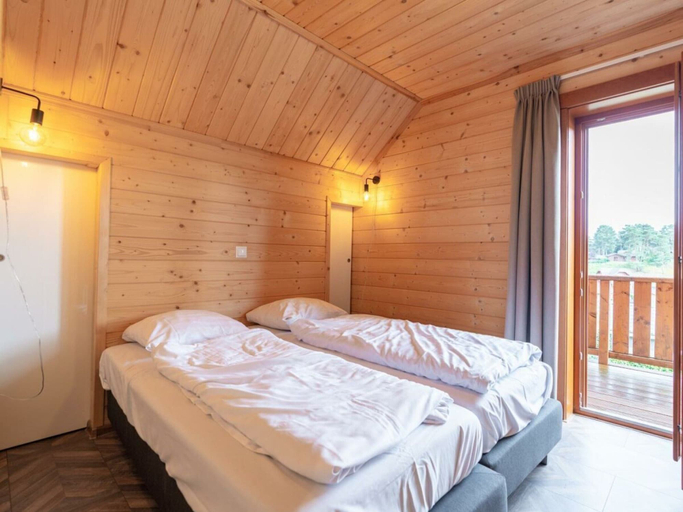 Room 4, Boekhorst L"etage 12, Heerlen