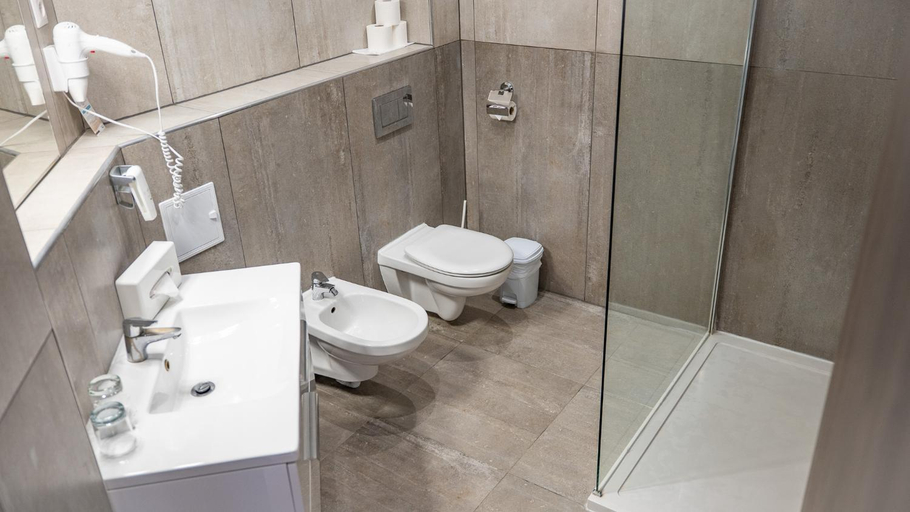 Bathroom 5, MenDan Magic Spa & Wellness Hotel, Nagykanizsai/Zalakaros