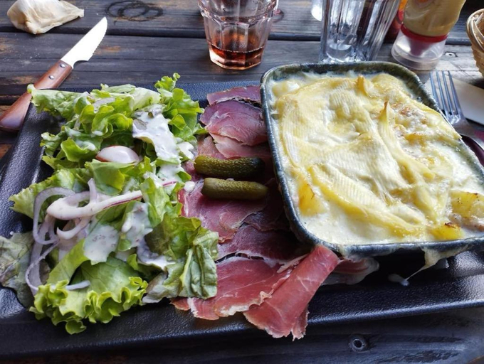 Food & Drinks 5, Weinesya Sunset Smida, Belis