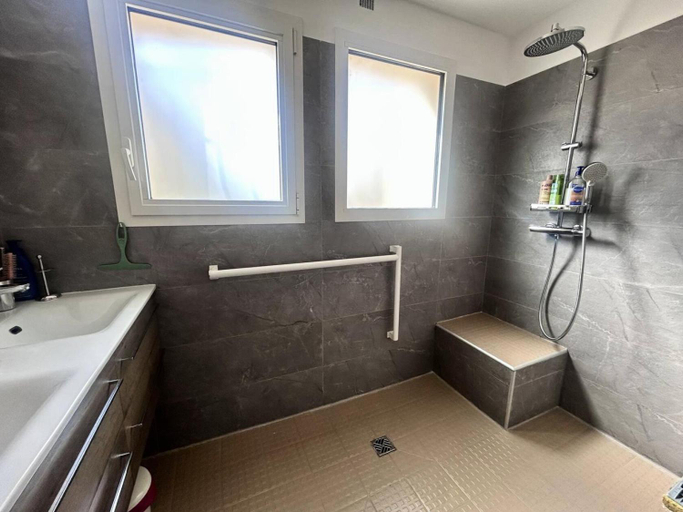 Bathroom 3, Residence Courtaude - Superbe maison de plain-pied de 100m2 pres des plages MAE-7054, Var