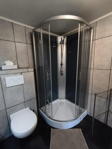 Bathroom 5, Le petit Broux, Liège