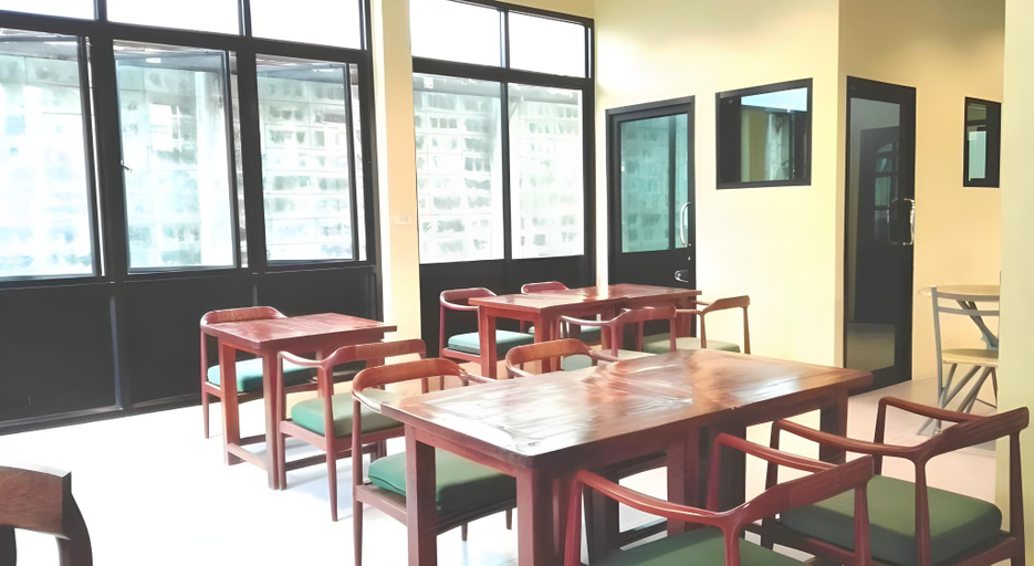 Food & Drinks 5, Luang Chumni Village, Phra Nakhon Si Ayutthaya