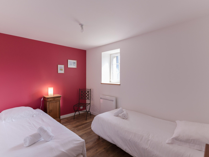 Room 3, Holiday Home by Lampaul Beach With Garden, Finistère