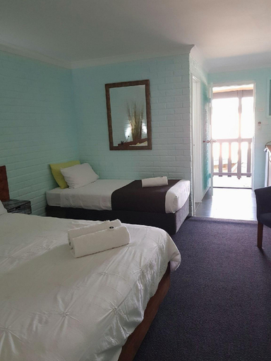 Bedroom 2, Lancelin Sands Hotel, Gingin