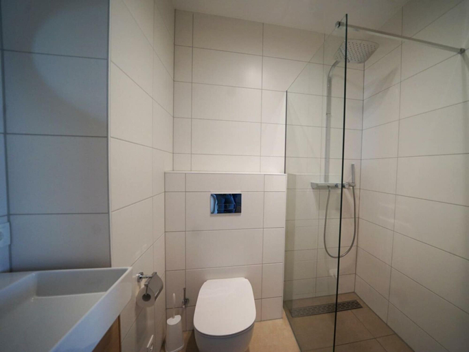 Bathroom, Water-view Holiday Home in Kampen, Dronten