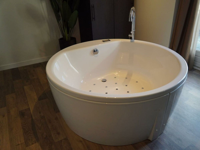 Bathroom 4, Comfort Room Deluxe 2, Ede