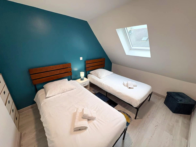 Room 4, Coastal Retreat for 4 With Terrace, Finistère