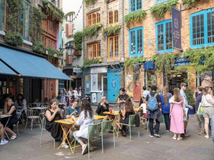 Food & Drinks, Gerrard Place By Aeria Apartments, London