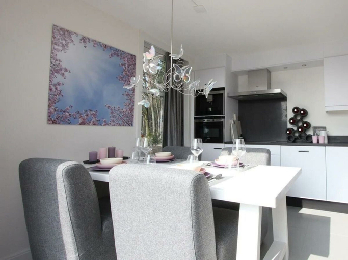 Dining 3, Villa in Otterlo With Terrace and Wi-fi, Ede