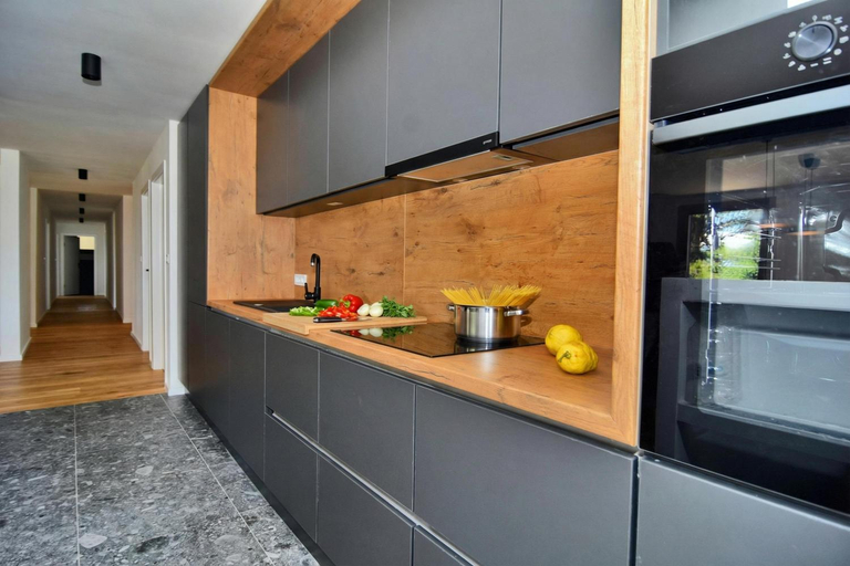 Others 3, Cluster Villas Vucetic, Sali