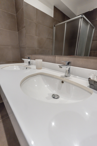 Bathroom 3, Hotel Sanremo, Rimini