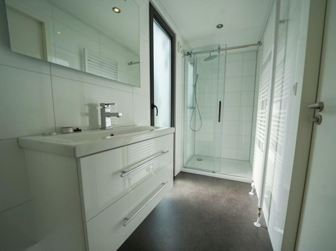 Bathroom 5, Cube Maximaal 4, Ede