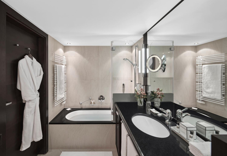 Bathroom 4, Austria Trend Hotel Schloss Lebenberg, Kitzbühel