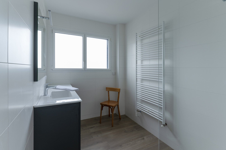 Bathroom 4, House in Landunvez Near Penfoul Beach, Finistère