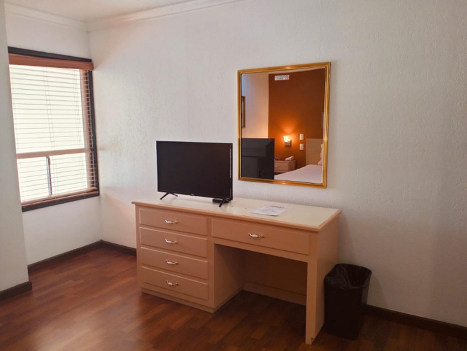 Others 3, Hotel Regis, Mexicali
