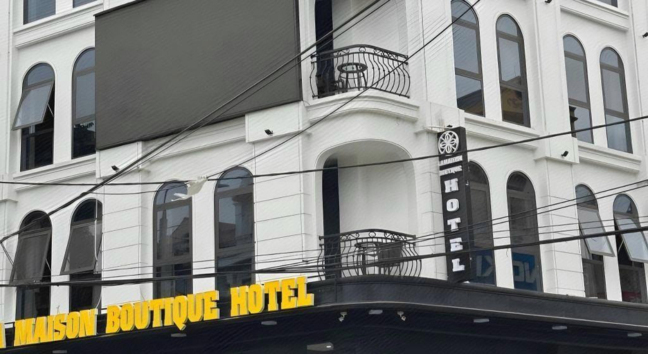 Exterior & Views