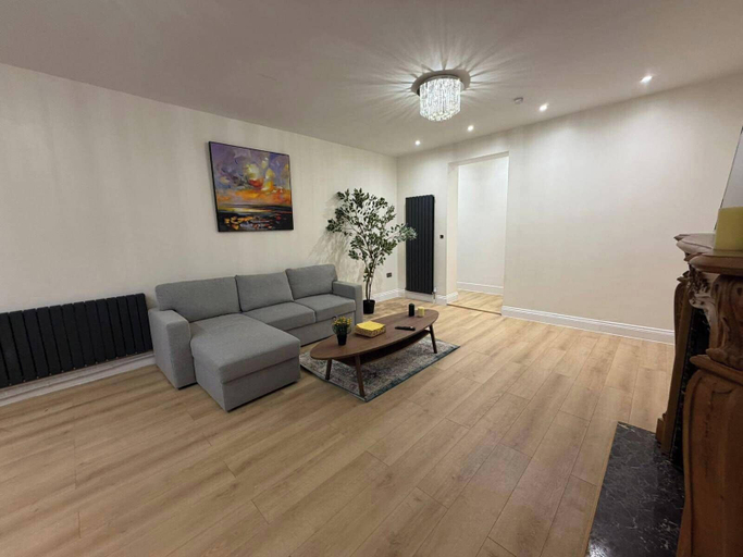 Living area 4, 2 Bed - Sleeps 4 - Hot Tub & Bbq, London