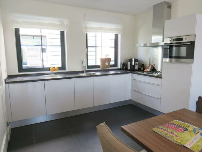 Private kitchen, Holiday Home in Uitdam With Wi-fi, Waterland