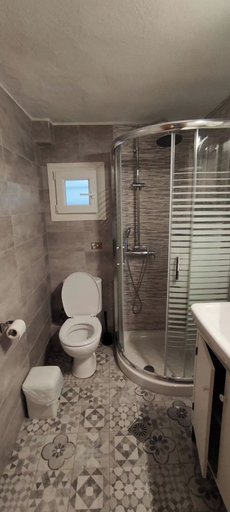 Bathroom 2, Villa- Nea Kalikrateia - 2-bdroom apartment, Central Macedonia