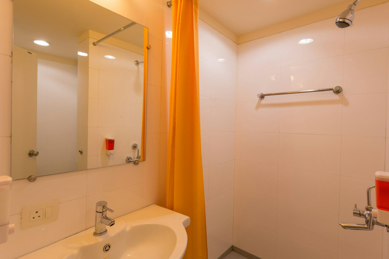 Bathroom, Ginger Mangalore, Dakshina Kannada