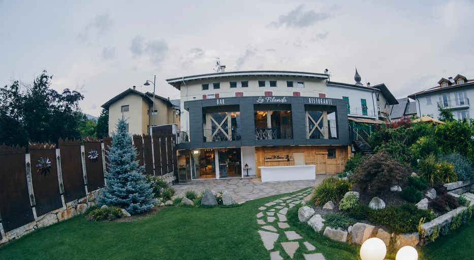 Exterior & Views