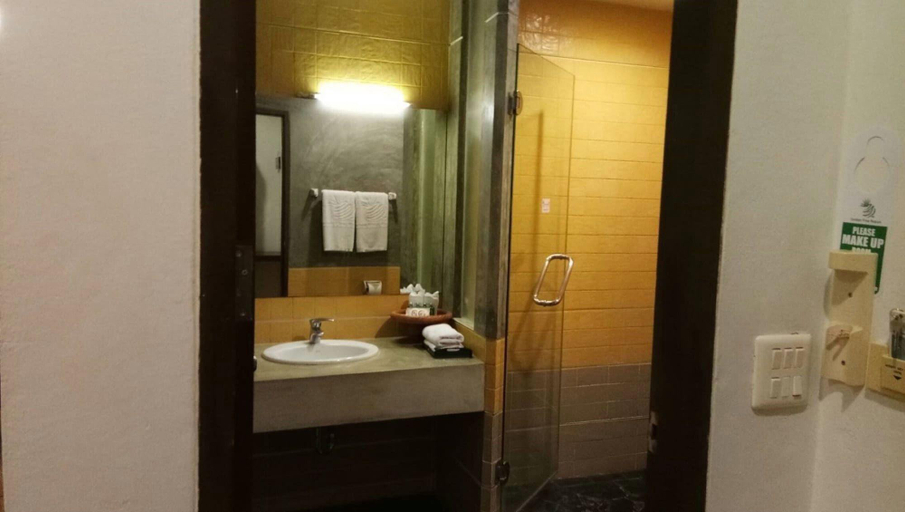 Bathroom 5, Golden Pine Beach Resort, Pran Buri