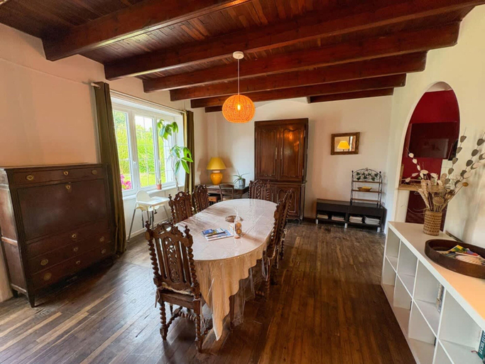 Dining 4, Charming Coastal Stone House With Garden, Finistère