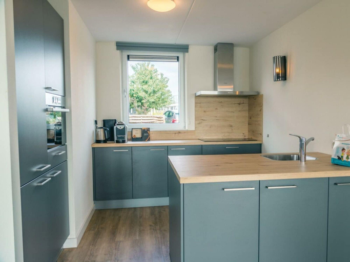 Private kitchen 3, Villa in Linden With Terrace and Wi-fi, Cuijk